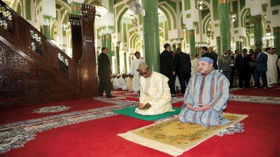 محمد السادس يؤدي صلاة الجمعة بمسجد أهل السنة والجماعة بكوناكري