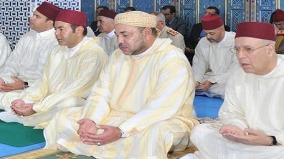 الملك محمد السادس يؤدي صلاة الجمعة بمسجد مولاي ادريس الأول بالبيضاء