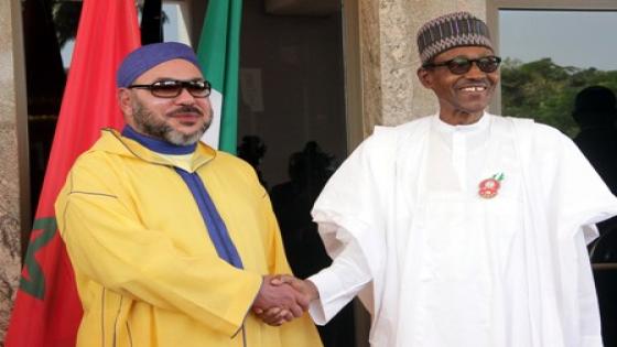 Nigerian President Muhammadu Buhari (R) shakes hand with King of Morocco Mohammed VI upon his arrival at the presidential palace in Abuja, on December 2, 2016. / AFP PHOTO / PHILIP OJISUA