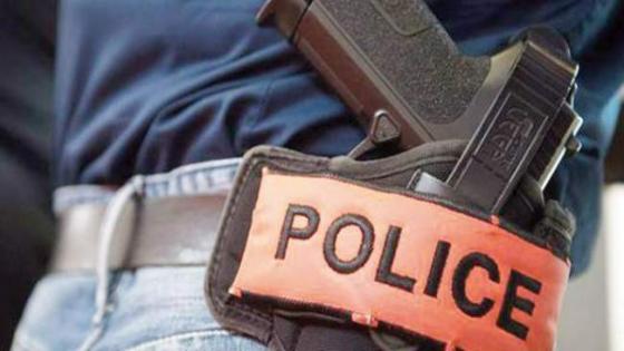 فاس.. شرطي يشهر سلاحه لإيقاف شخصين عرضا مواطنين والأمن للخطر .