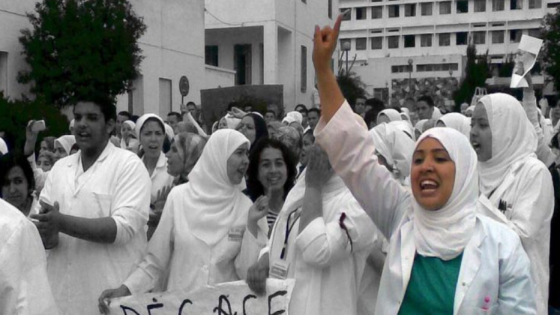 ممرضو وتقنيو الصحة بالمغرب ينزلون بقوة في مسيرة احتجاجية بالرباط