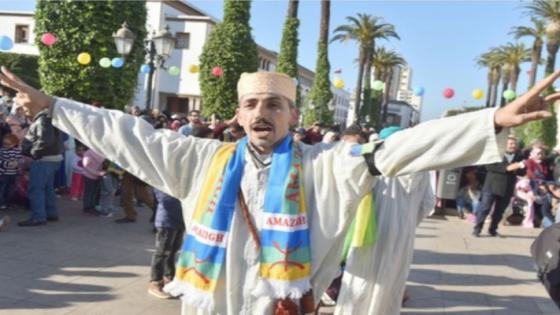 علامات تشوير في أكادير بحرف “تيفيناغ” تجلب ارتياح نشطاء أمازيغ .