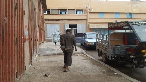 تيزنيت .. مختلون عقليا و متشردون يهاجمون المارة والمنازل والساكنة تستغيث فهل من مغيث ؟؟.