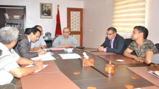 تيزنيت : رئيس المجلس الجماعي يعقد لقاء مع الشباب المعتصمين