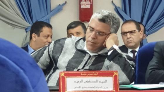 منتخبون يطالبون بأدنى الحقوق ..والرميد يجيبهم بالنوم العميق.