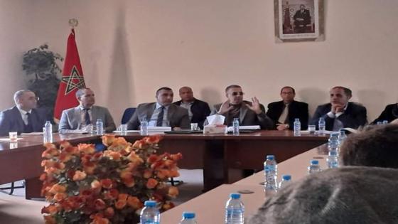 بمقر دائرة ايت باها..عامل الإقليم يترأس اجتماعا بأيت باها لتتبع عدد من مشاريع التزود بالماء الشروب.