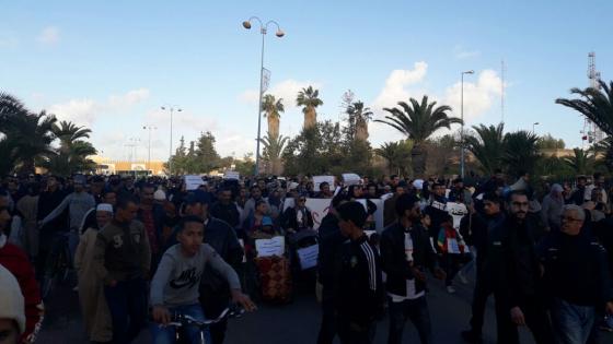 مسيرة ابتدأت من أمام المستشفى الاقليمي بتزنيت في اتجاه عمالة تزنيت.