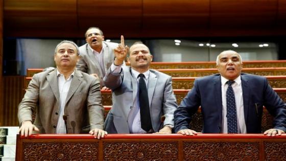 الزفزافي يدخل إلى قبة البرلمان .. ومستشارون يجلدون الرميد