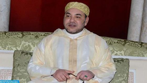 أمير المؤمنين يسلم جائزة محمد السادس للمتفوقين في برنامج محاربة الأمية بالمساجد .