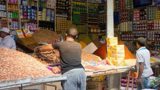 التجارة الإلكترونية تسجل 80 ألف طلب يوميا.. والوزارة تخطط لإدماج “مول الحانوت”.