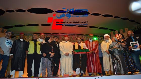 الحسين امزال عامل اقليم تارودانت يحضر الملحمة الوطنية “كولو تبارك الله” لمجموعة تكدة ضمن احتفالات الاقليم بالذكرى 42 للمسيرة الخضراء المظفرة