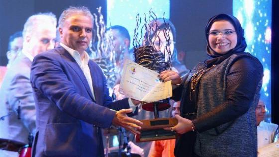إنزكان : المكلفة بالتواصل بالعمالة سابقا تحظى بتكريم خاص من لدن إدارة مهرجان بيلماون