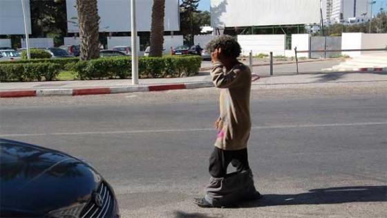 أكادير .. إعتقال مختل عقلي عرض سائحا أجنبيا لاعتداء جسدي .