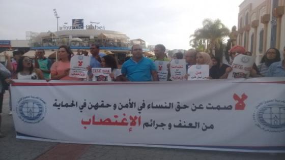 “فتاة حافلة البيضاء” تُخرج احتجاجا في أكادير