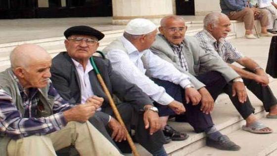 ضعف نسبة الخصوبة يدفع الهرم السكاني في المغرب نحو هيمنة الشيخوخة. ٠