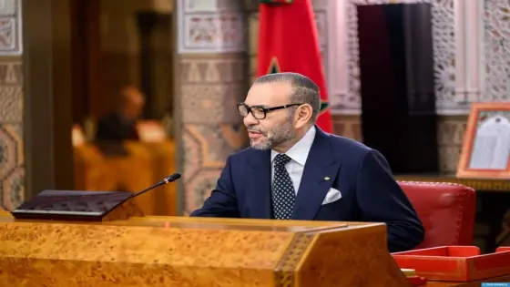 صاحب الجلالة يترأس مجلسا وزاريا ويعين شخصيات في مناصب عليا.