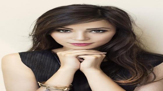 بشرى الديب موهبة مدينة تيزنيت المقيمة بايطاليا تقدم أغنيتها الجديدة و تشق طريق النجومية و العالمية