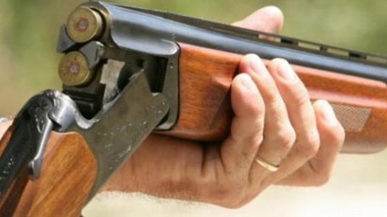 شخص يقتل 4 أشخاص بعيارات نارية من بندقية صيد بوزان