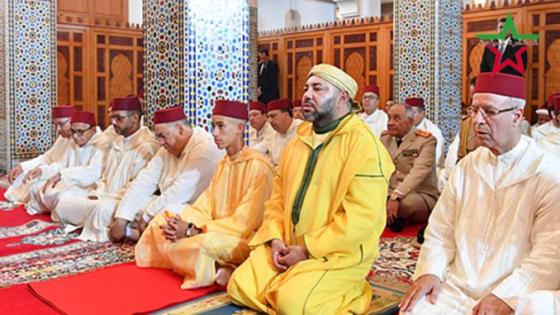 صاحب الجلالة يؤدي صلاة الجمعة بالصويرة .. وخطيب المسجد يتحدث عن التنافس في الطاعات