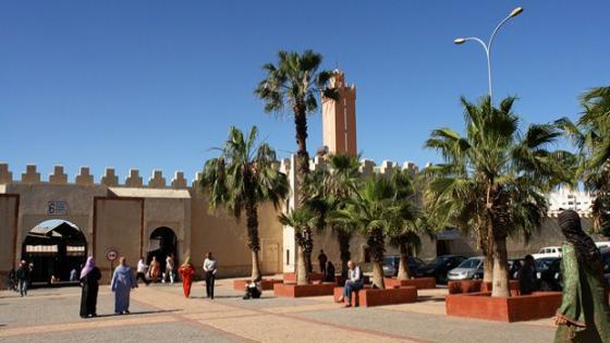 عمدة أكادير يستثني صهره من عملية تحرير الملك العمومي بسوق الأحد .