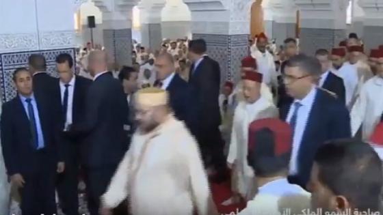 محمد السادس يؤدي صلاة الجمعة بمسجد الإمام مالك بفاس