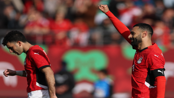 صلاح يقود مصر للفوز على جنوب إفريقيا والتأهل إلى دور الـ16 من كأس إفريقيا.